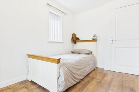 CAM03729G0-PR0094-STILL028