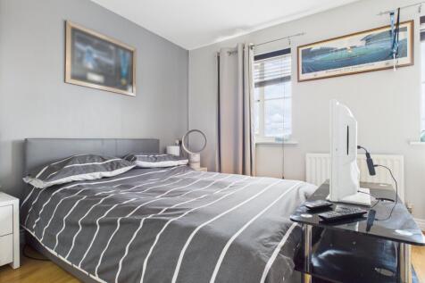 CAM03729G0-PR0088-STILL016