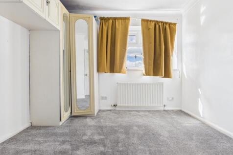 CAM03729G0-PR0147-STILL001