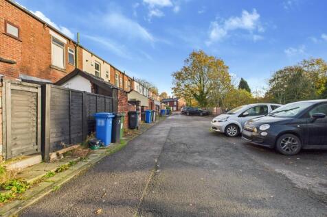 CAM03729G0-PR0169-STILL010