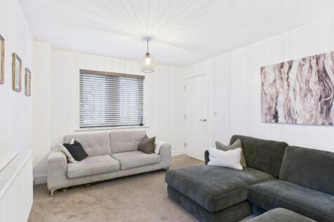 CAM03729G0-PR0184-STILL007