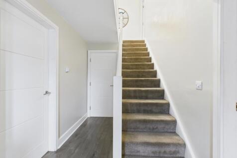 CAM03729G0-PR0184-STILL009