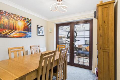 CAM03729G0-PR0185-STILL004