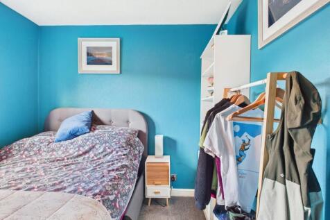 CAM03729G0-PR0185-STILL026