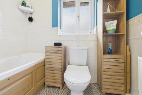 CAM03729G0-PR0185-STILL028