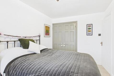 CAM03729G0-PR0197-STILL005