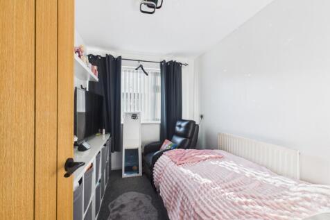 CAM03729G0-PR0198-STILL001