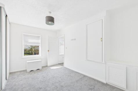 Bedroom 1 (2)