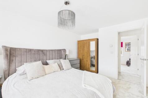 Pavilion Rise - Bedroom 1 (2)