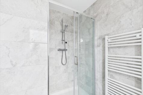 Pavilion Rise - Bedroom 1 en suite (2)