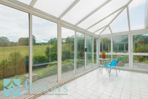 Hyde Park, Mochdre-52.jpg