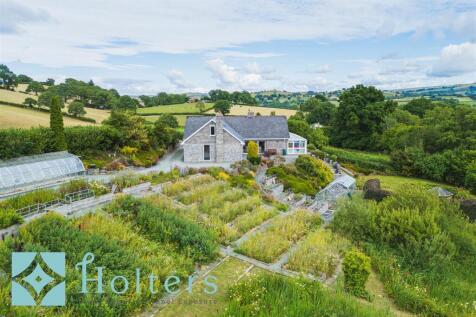 Hyde Park, Mochdre-18.jpg