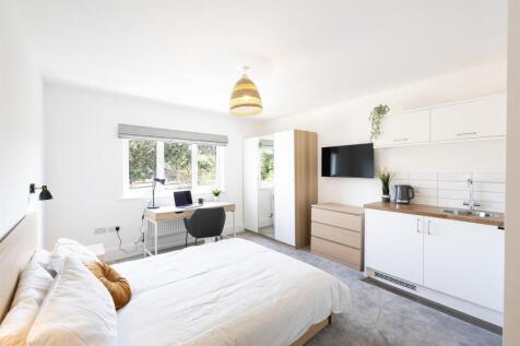 Room8_34 Overnhill Rd_1