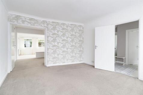 Front Room 1.jpg