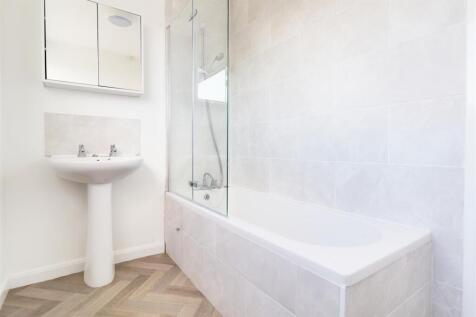 Bathroom 1.jpg