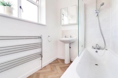 Bathroom 1 2.jpg