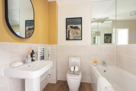 Greenwood main bathroom