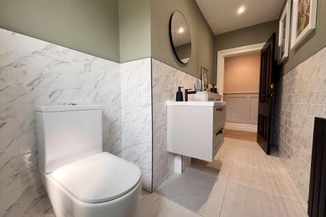 Downstairs Toilet (3)