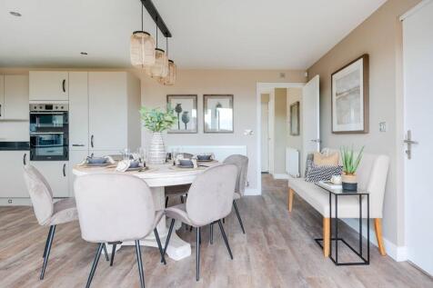 A sociable space to cook &amp; dine