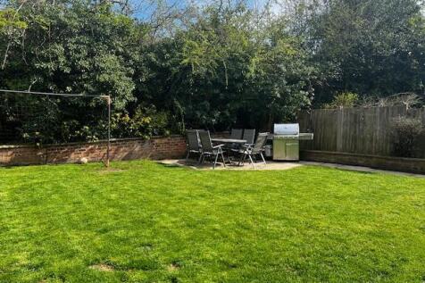 52 Sunnybank Garden3.jpg