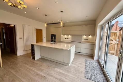 4 Newmarket Kit2.jpg