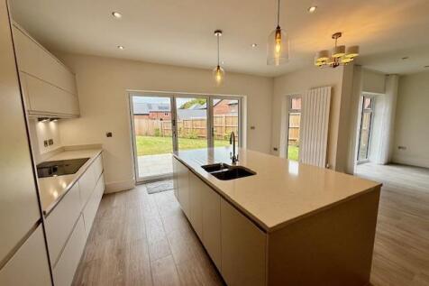 4 Newmarket Kit3.jpg