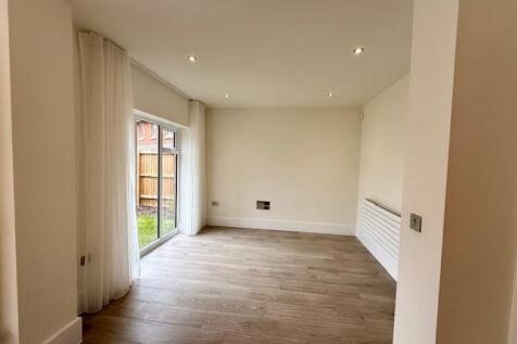 4 Newmarket Dining.jpg