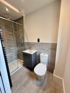 4 Newmarket Bed2 Ensuite.jpg