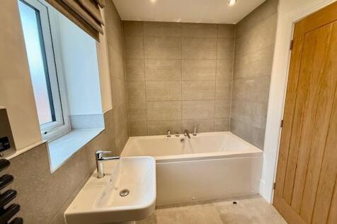 4 Newmarket Bath.jpg