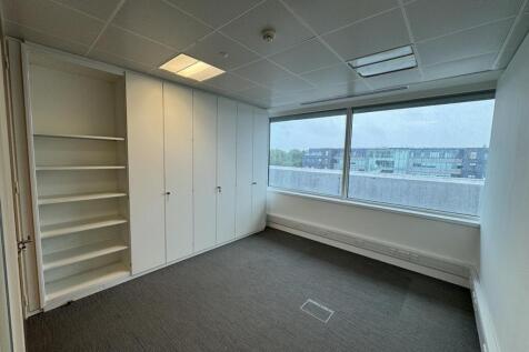 27 Great West Road  Brentford  6th Floor 8 .jpg