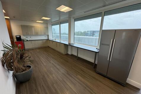 27 Great West Road  Brentford  6th Floor 10 .jpg