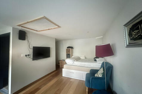 Studio Flat available on Fern Ave, Mitcham