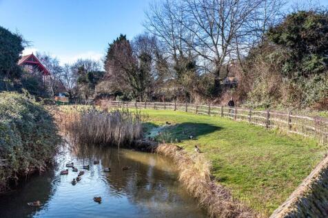 Sittingbourne location local stream and walk