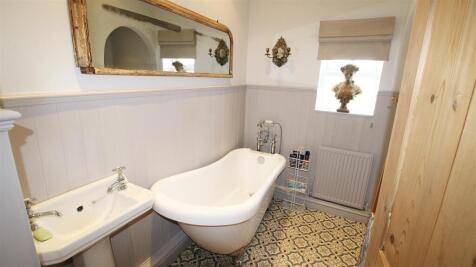 Bathroom with Slipper Bath