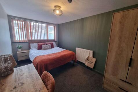 WhatsApp Image 2025-10-08 at 15.53.40_ed3b3cba.jpg