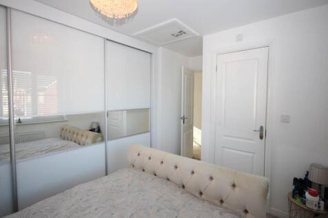 Bedroom 1 (2)