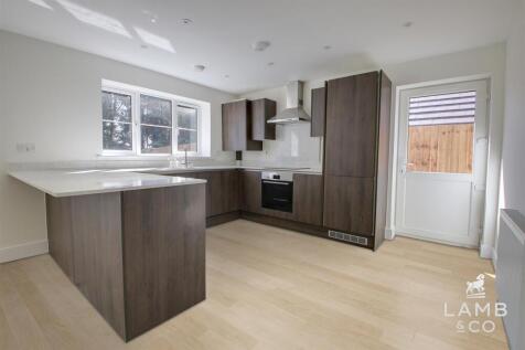 KITCHEN/LIVING