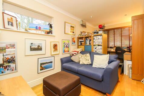 OFFICE/SITTING ROOM