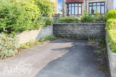 Driveway to the front