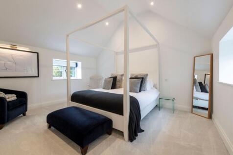 Bedrooms &amp; Bathrooms