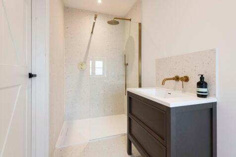 Bedrooms &amp; Bathrooms