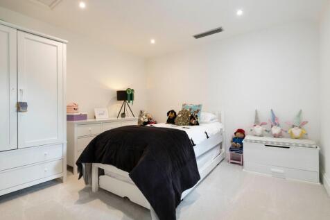 Bedrooms &amp; Bathrooms