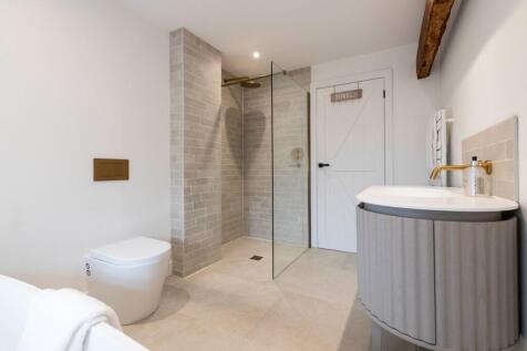 Bedrooms &amp; Bathrooms