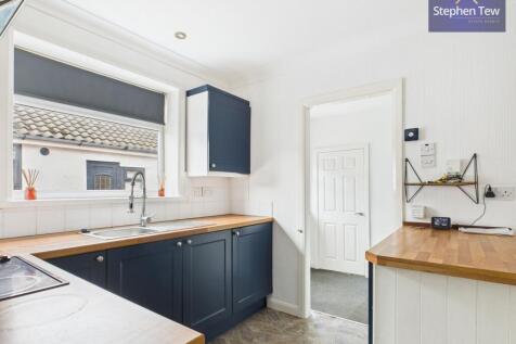 Living Room / Kitchen