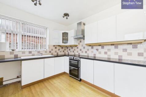 Kitchen/ Dining Room