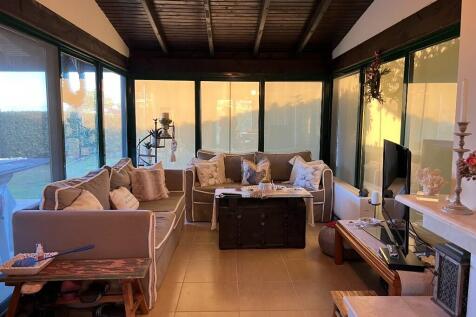 LivingRoom (Floor 1)