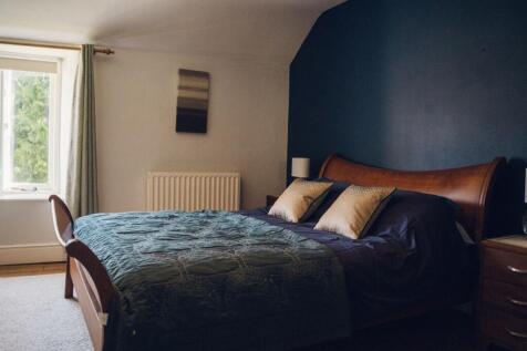 Ystafell Wely 1 / Bedroom 1