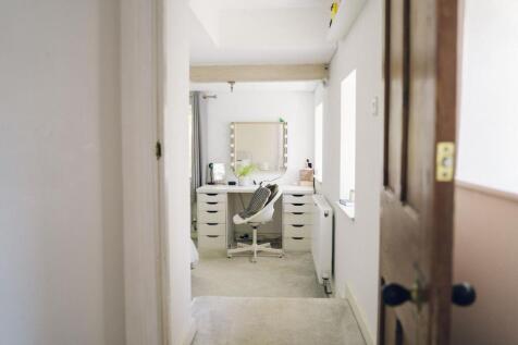 Tyddyn Hir: Ystafell Wely 2 / Bedroom 2