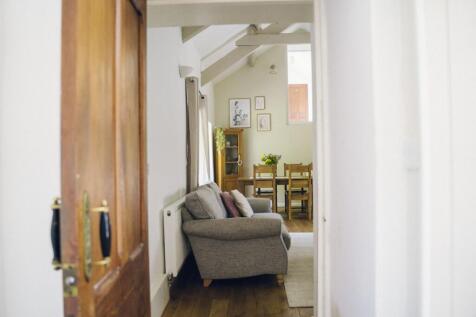 Tyddyn Hir: Ystafell Fyw / Lounge &amp; Dining