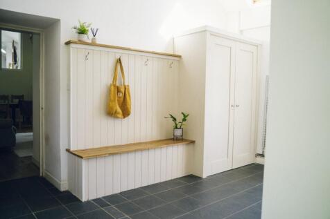 Tyddyn Hir: Y Cyntedd / Entrance Hall